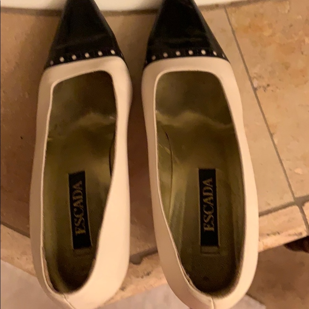 Edcada pumps 7-1:2 B. Cream and black.